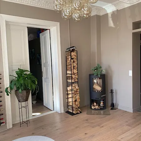 2 Bedroom With Kitchen,10 Min To S *