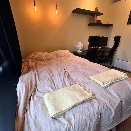 2 Bedroom With Kitchen,10 Min To S *